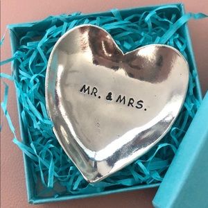 Mr. and Mrs. wedding ring dish 💍